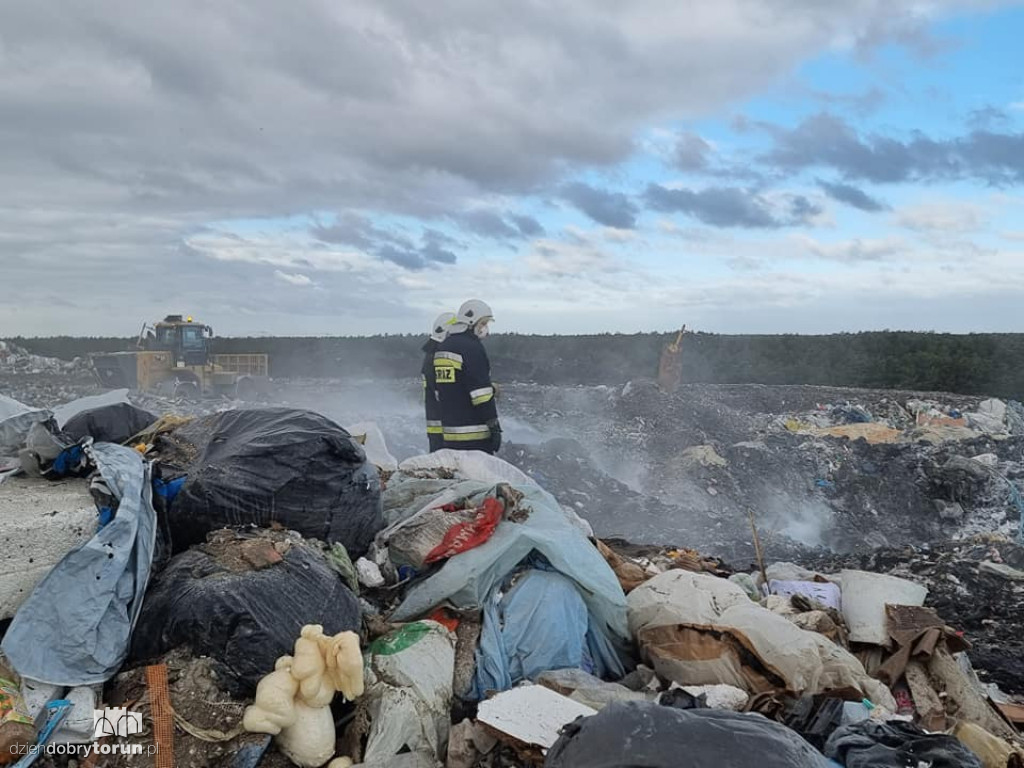Toruń: pożar na wysypisku śmieci