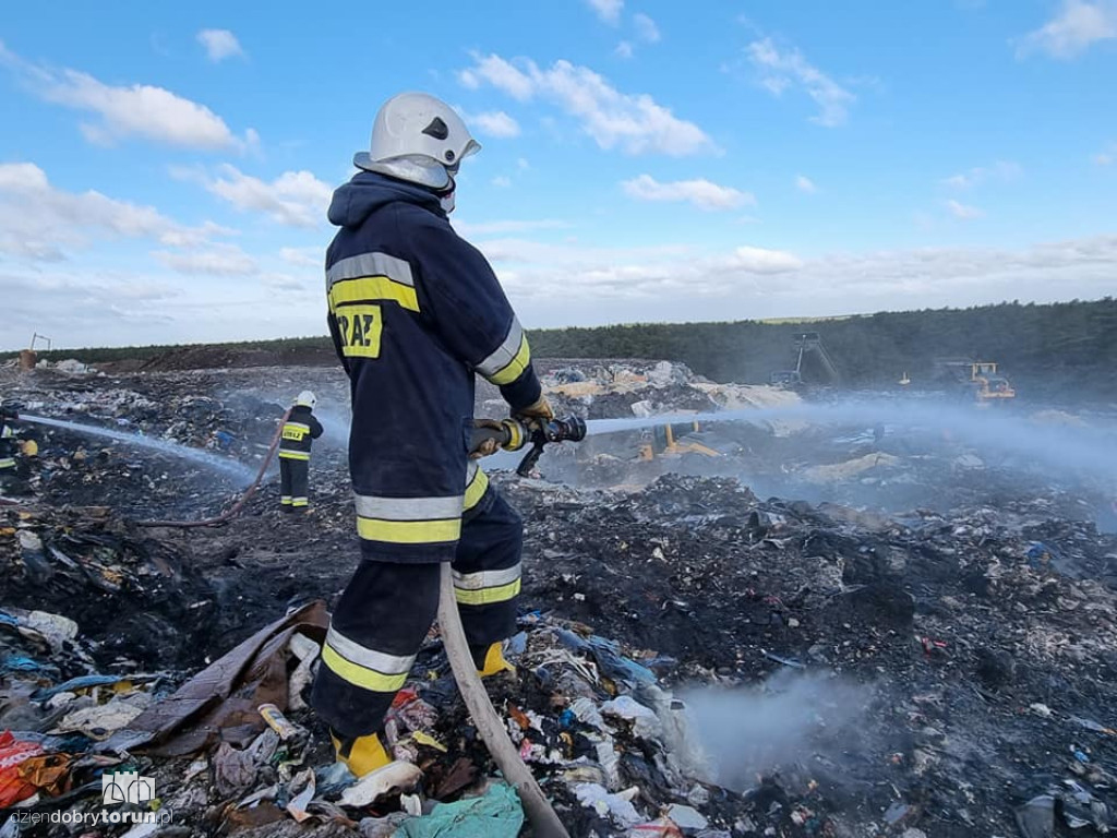 Toruń: pożar na wysypisku śmieci