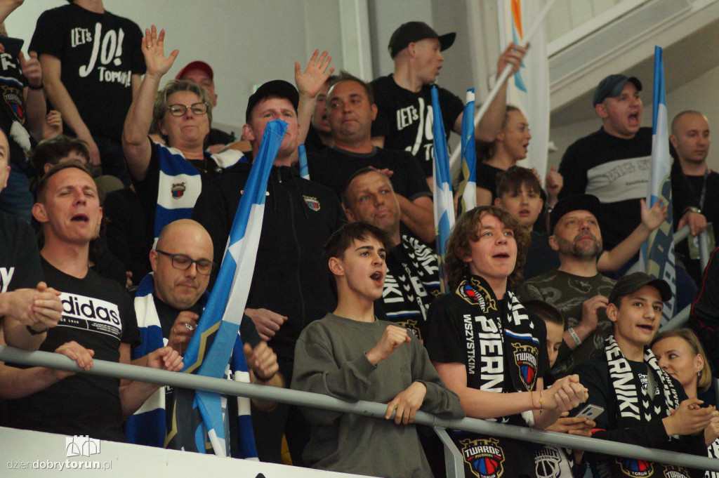 Twarde Pierniki w I meczu play-off