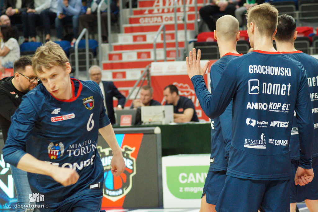 Twarde Pierniki w I meczu play-off