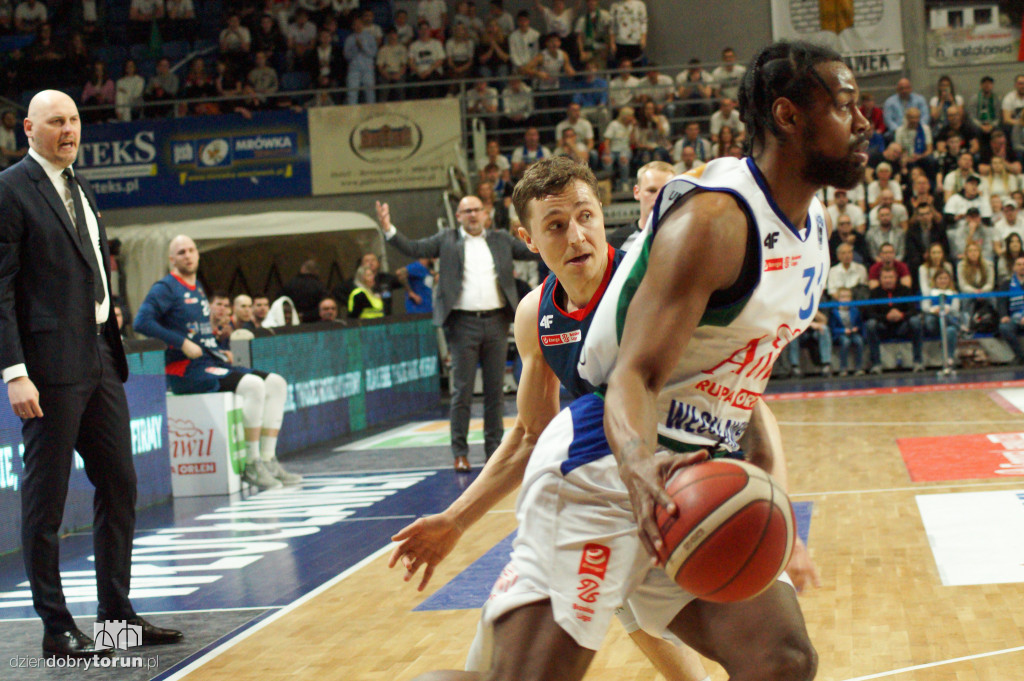 Twarde Pierniki w I meczu play-off