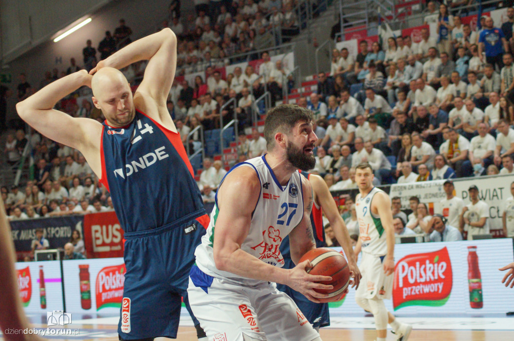 Twarde Pierniki w I meczu play-off