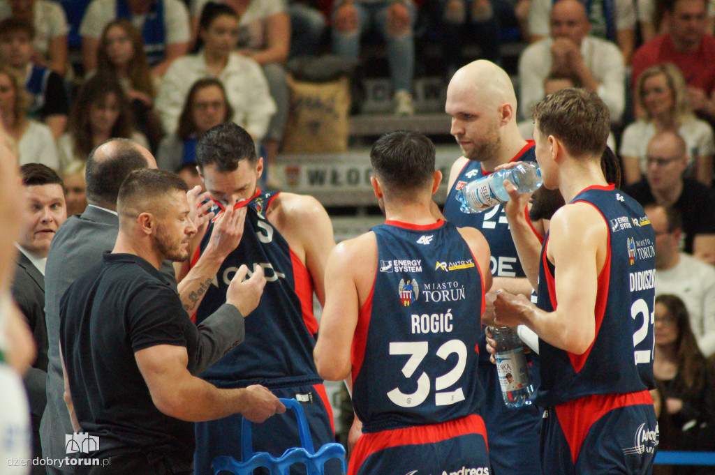 Twarde Pierniki w I meczu play-off