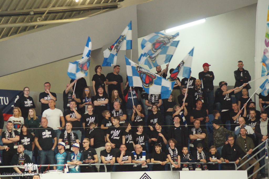 Twarde Pierniki w I meczu play-off