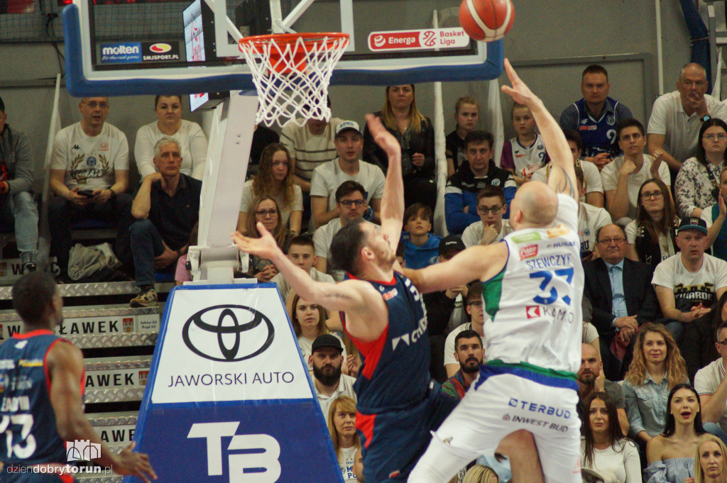 Twarde Pierniki w I meczu play-off