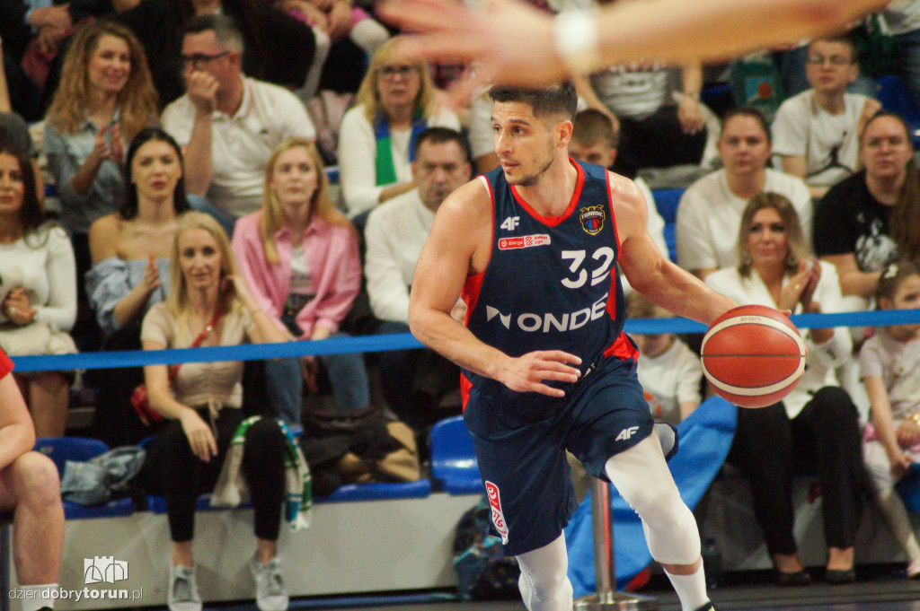 Twarde Pierniki w I meczu play-off