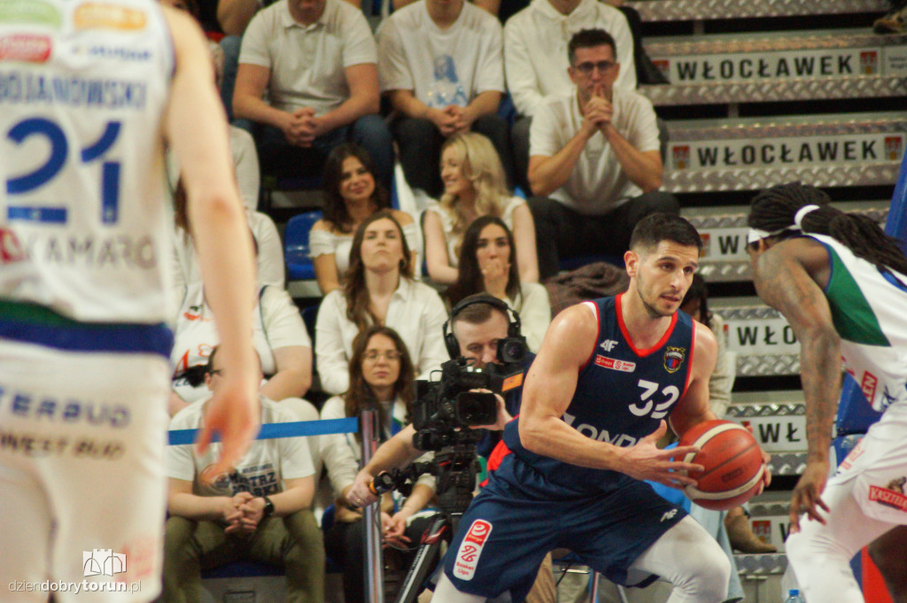 Twarde Pierniki w I meczu play-off