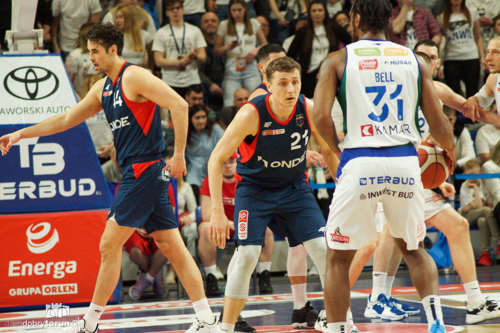 Twarde Pierniki w I meczu play-off