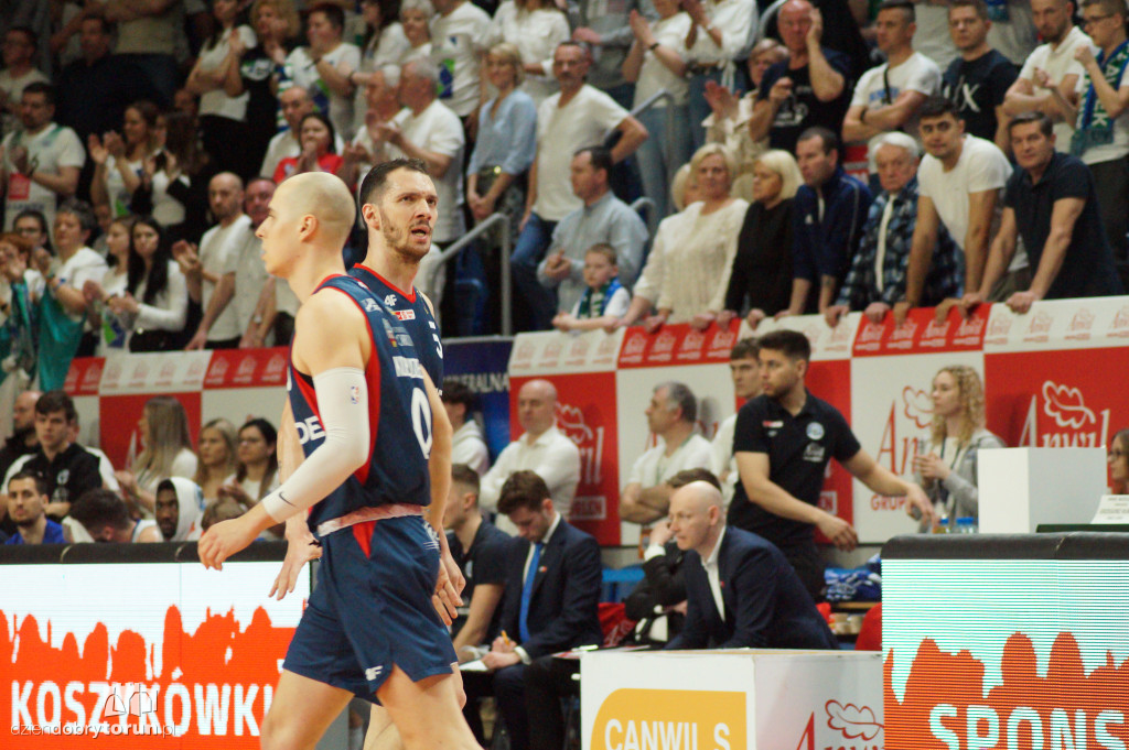 Twarde Pierniki w I meczu play-off