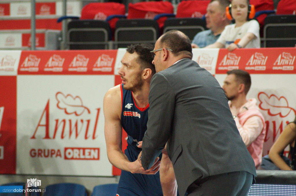 Twarde Pierniki w I meczu play-off