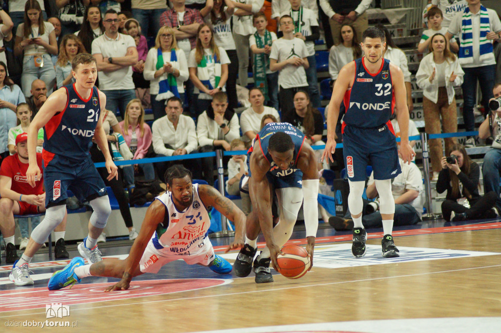 Twarde Pierniki w I meczu play-off