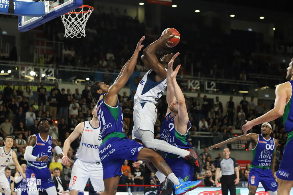 Twarde Pierniki Toruń 78 : 85 Anwil Włocławek