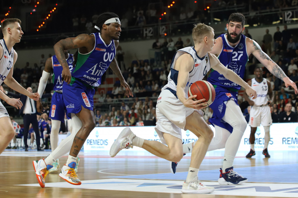 Twarde Pierniki Toruń 78 : 85 Anwil Włocławek