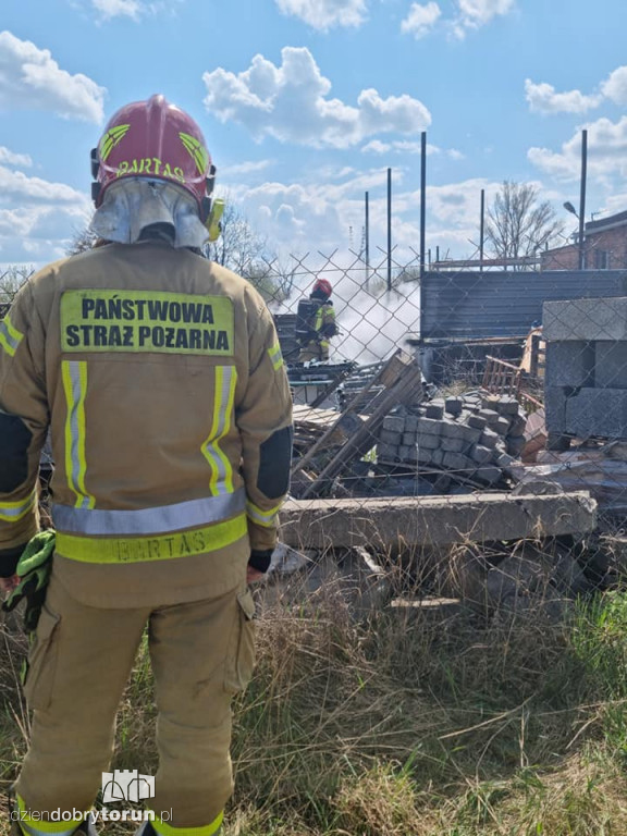 Toruń: pożar przy ulicy Pod Dębową Górą