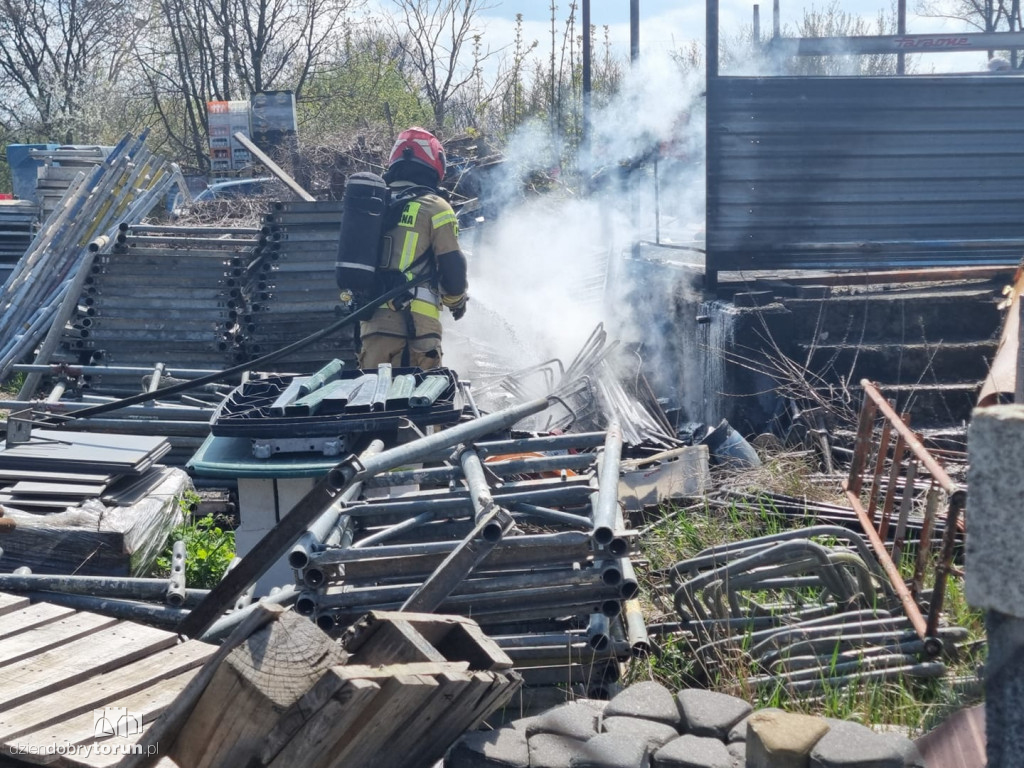 Toruń: pożar przy ulicy Pod Dębową Górą