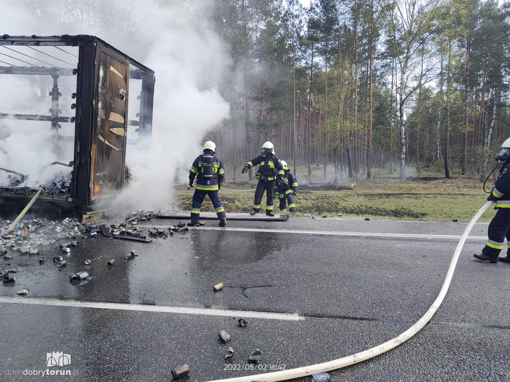 Pożar ciężarówki na drodze pod Toruniem