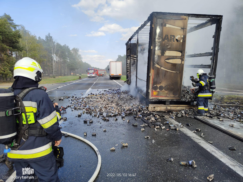 Pożar ciężarówki na drodze pod Toruniem
