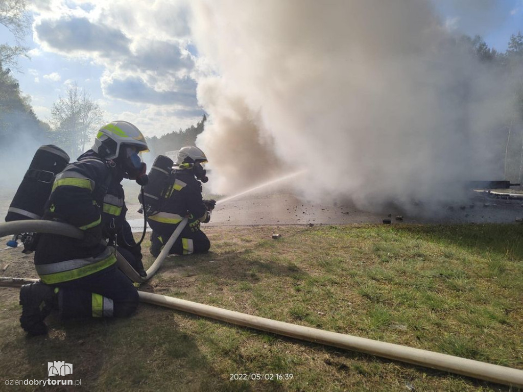 Pożar ciężarówki na drodze pod Toruniem
