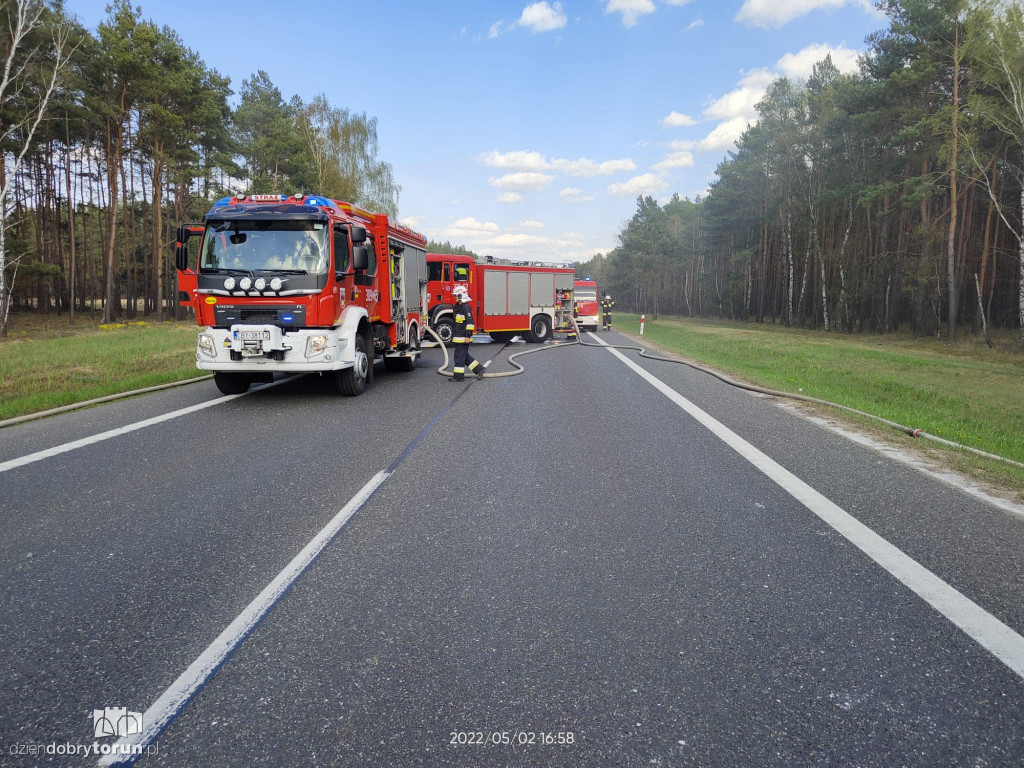 Pożar ciężarówki na drodze pod Toruniem