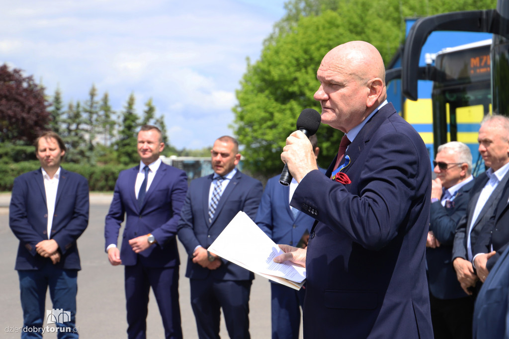 Prezentacja pierwszych eklektycznych autobusów