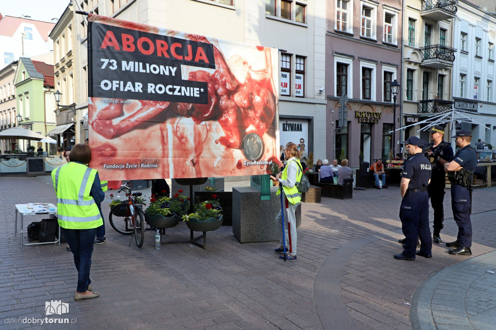 Protest antyaborcyjny na ul. Szerokiej
