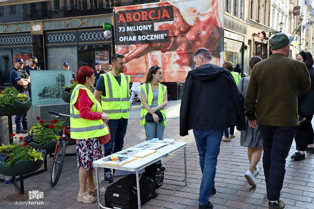 Protest antyaborcyjny na ul. Szerokiej