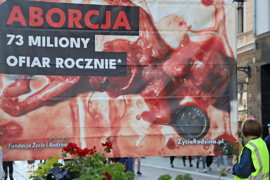 Protest antyaborcyjny na ul. Szerokiej
