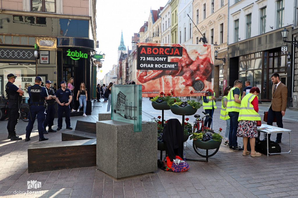 Protest antyaborcyjny na ul. Szerokiej