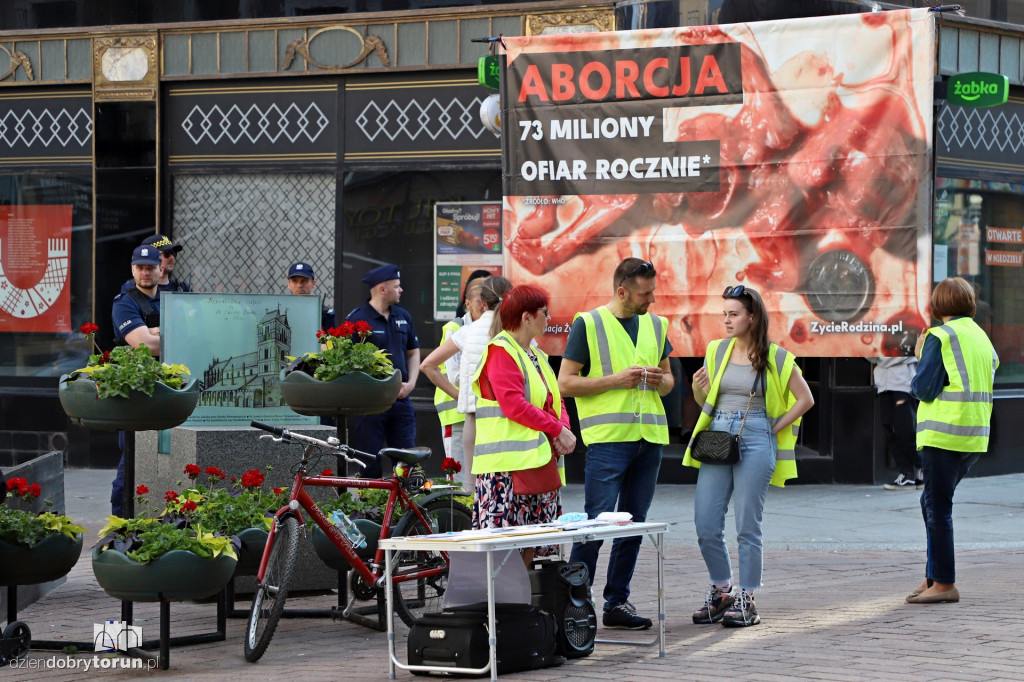 Protest antyaborcyjny na ul. Szerokiej