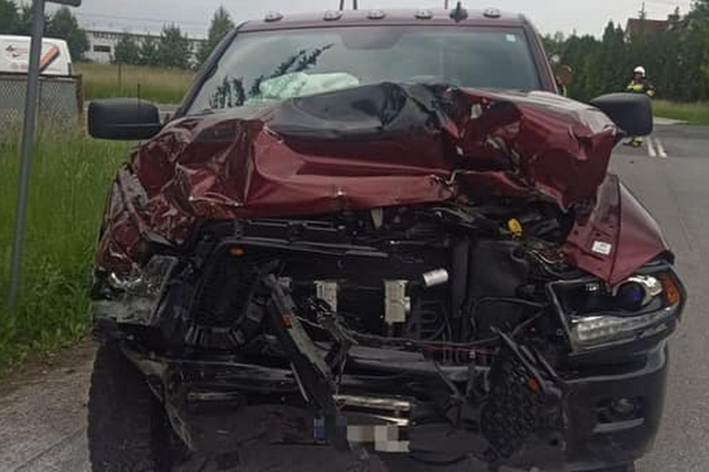 Czołówka busa i suva pod Toruniem
