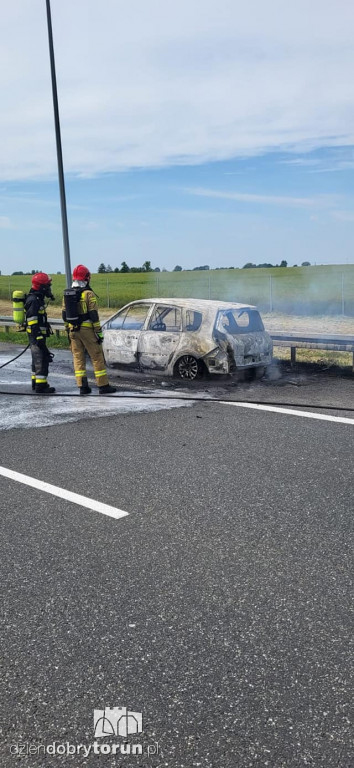 Na A1 pod Toruniem spłonęło auto! [FOTO]