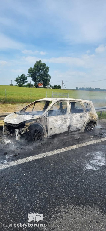 Na A1 pod Toruniem spłonęło auto! [FOTO]