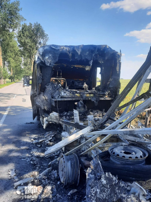 Pożar samochodu w pobliżu Torunia