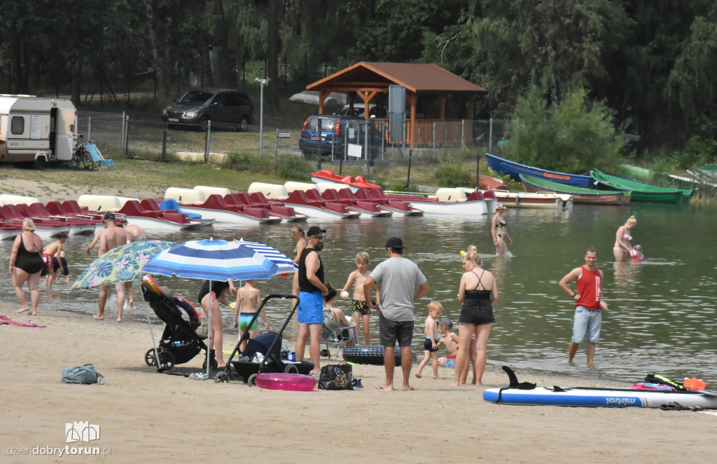 Sobotni wypoczynek nad jeziorem w Kamionkach