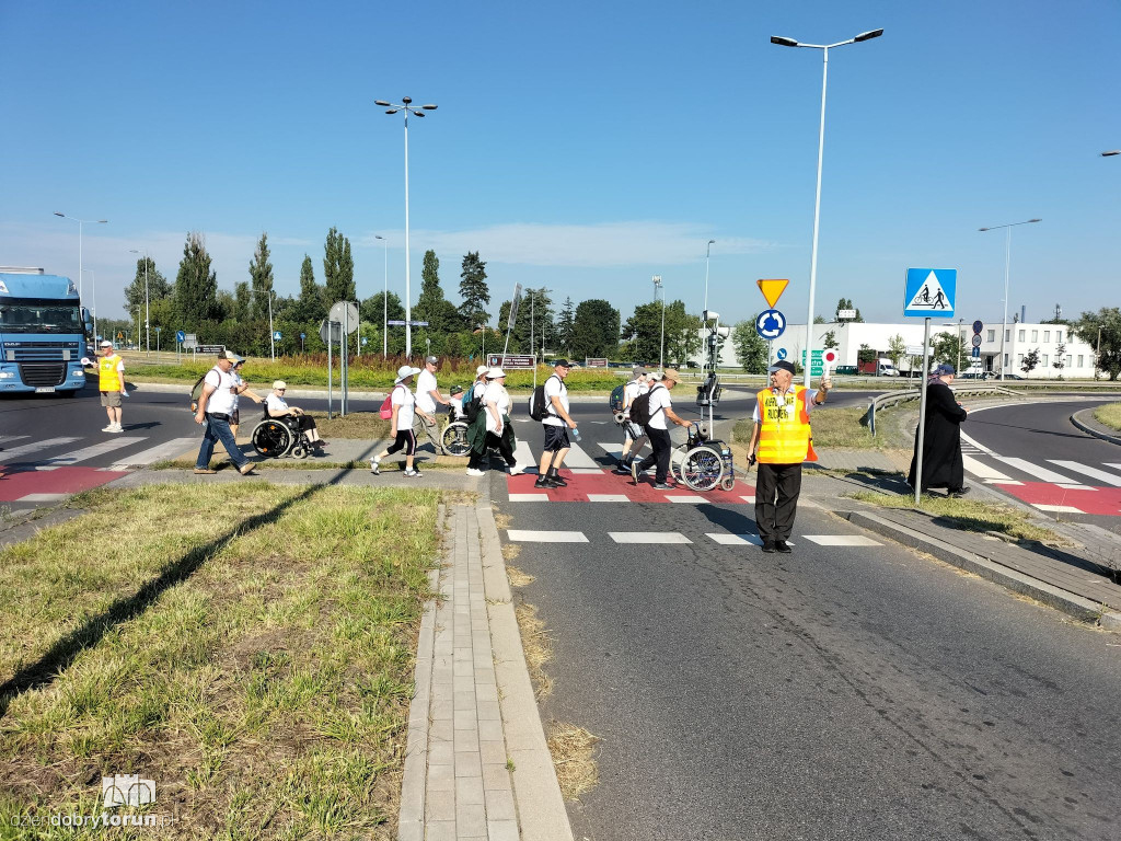 Torunianie ruszyli w drogę na Jasną Górę