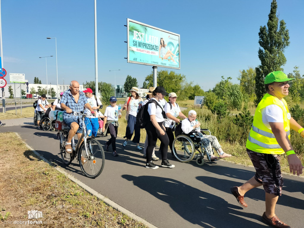 Torunianie ruszyli w drogę na Jasną Górę