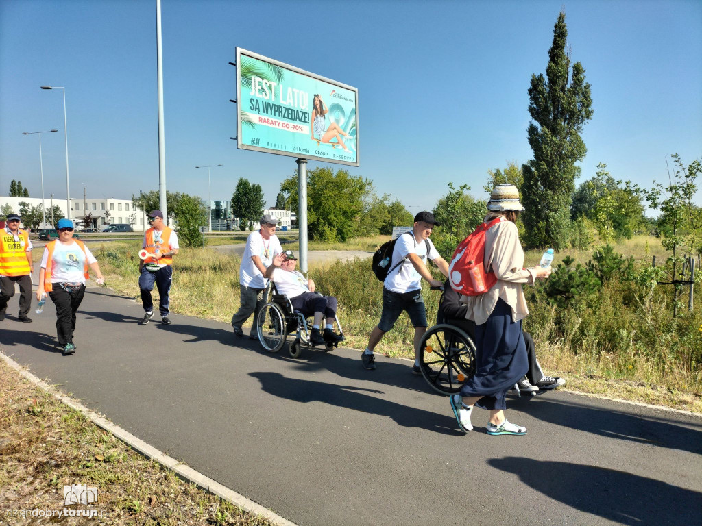 Torunianie ruszyli w drogę na Jasną Górę