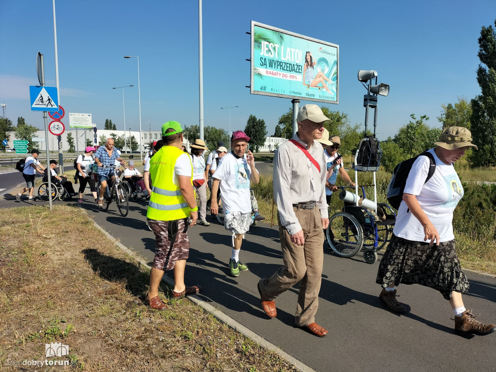 Torunianie ruszyli w drogę na Jasną Górę