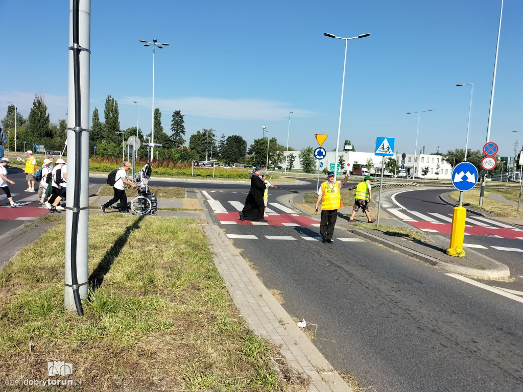 Torunianie ruszyli w drogę na Jasną Górę