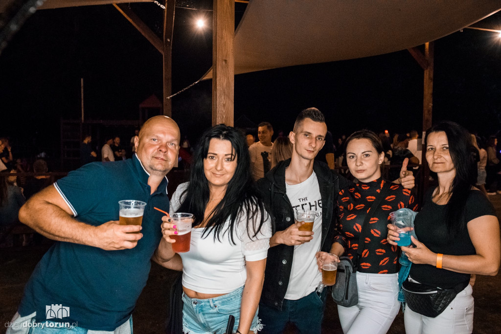 Tłumy na koncercie na plaży w Zalesiu