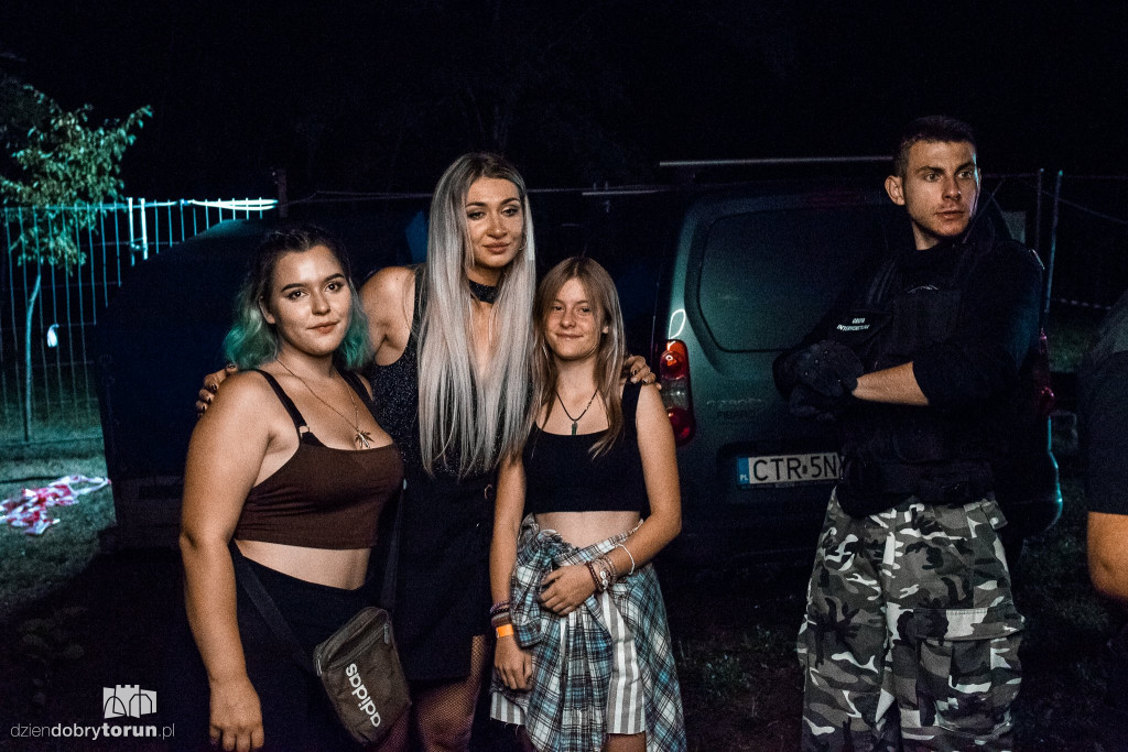 Tłumy na koncercie na plaży w Zalesiu