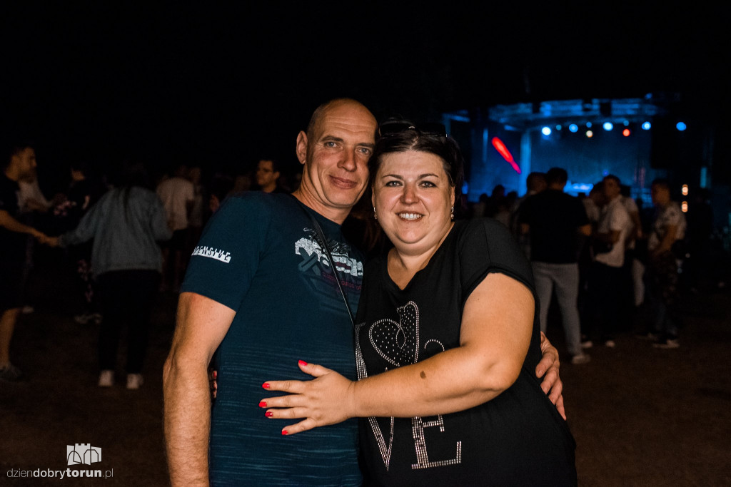 Tłumy na koncercie na plaży w Zalesiu