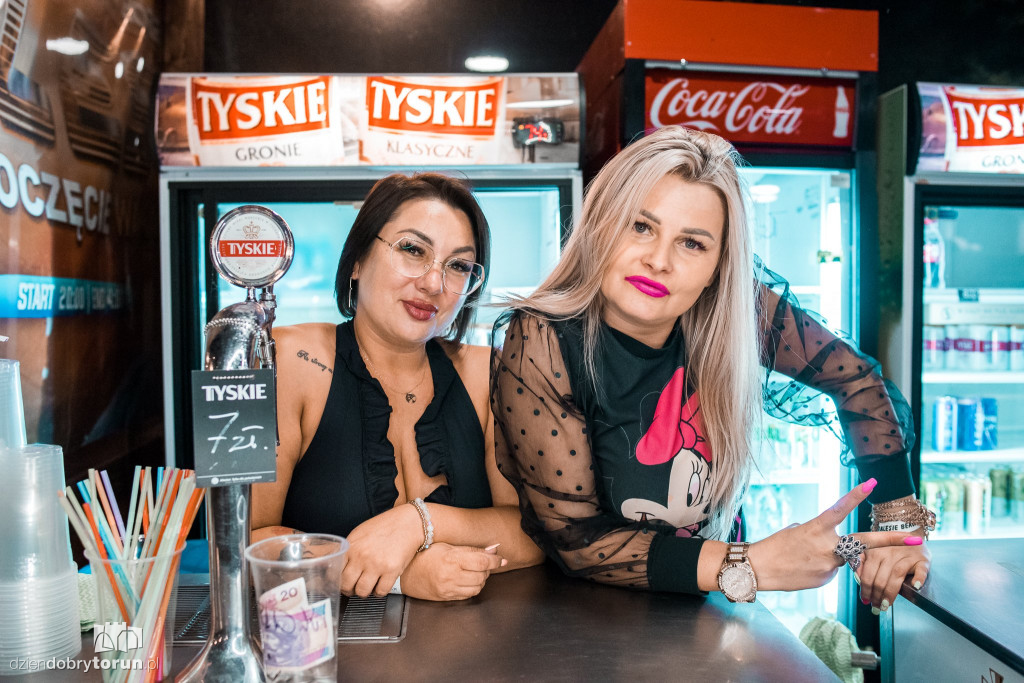 Tłumy na koncercie na plaży w Zalesiu
