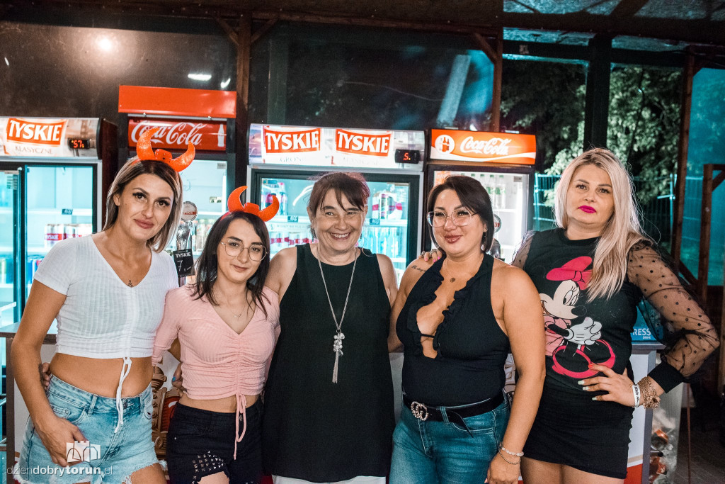 Tłumy na koncercie na plaży w Zalesiu