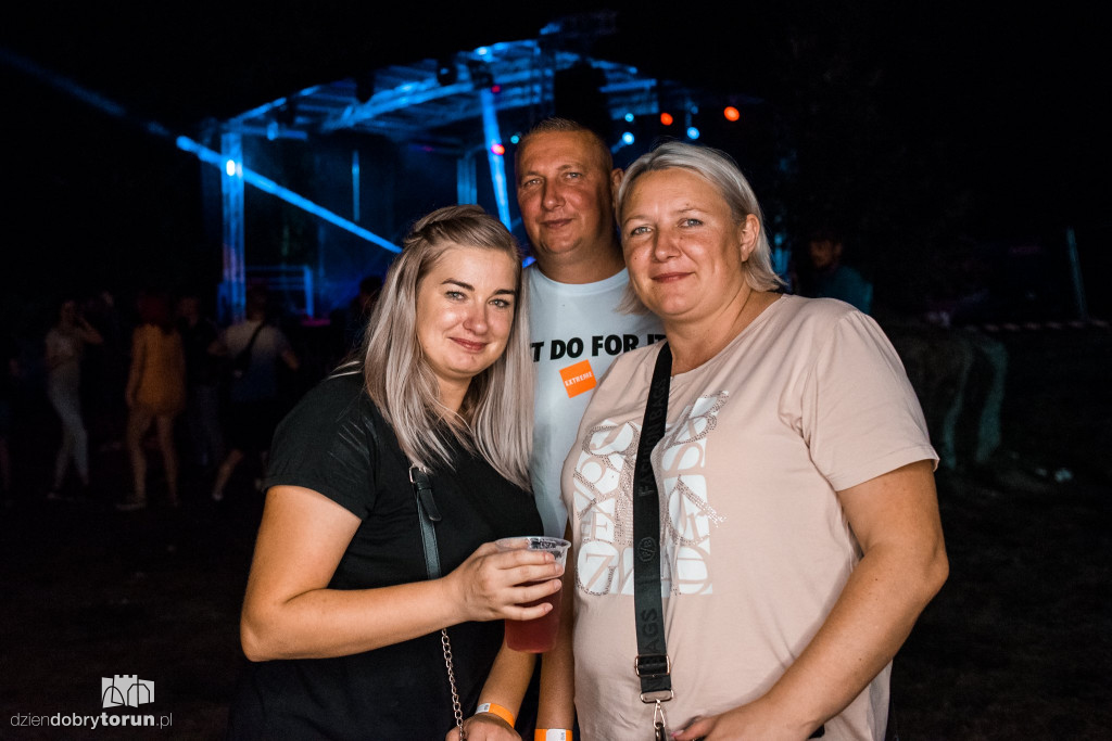 Tłumy na koncercie na plaży w Zalesiu