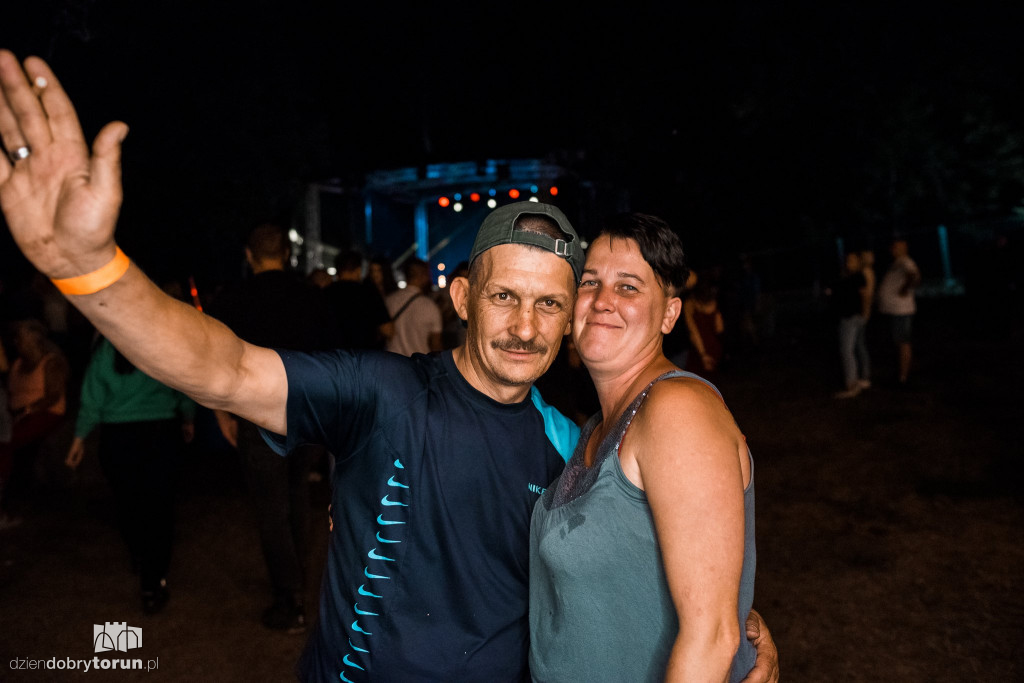 Tłumy na koncercie na plaży w Zalesiu