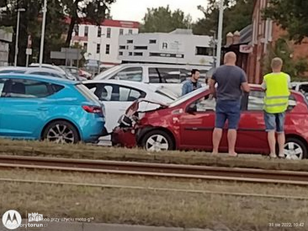 GROŹNIE na Kościuszki! Zderzenie kilku aut.