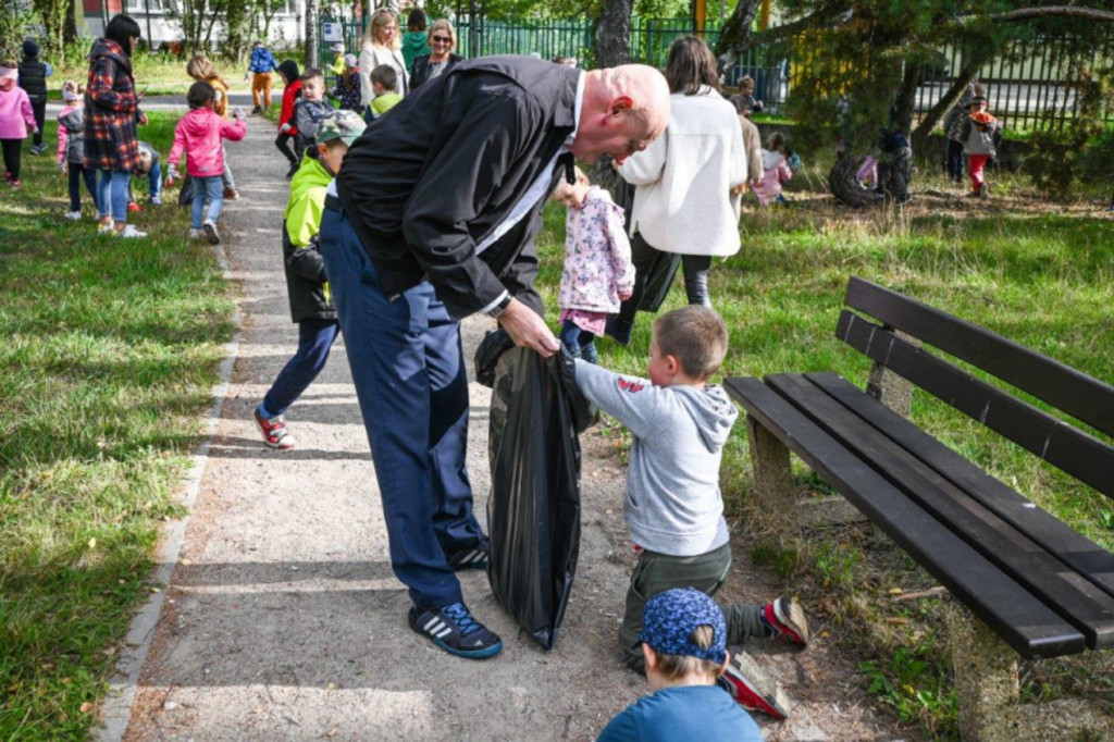 Porządki w rękach przedszkolaków i prezydenta