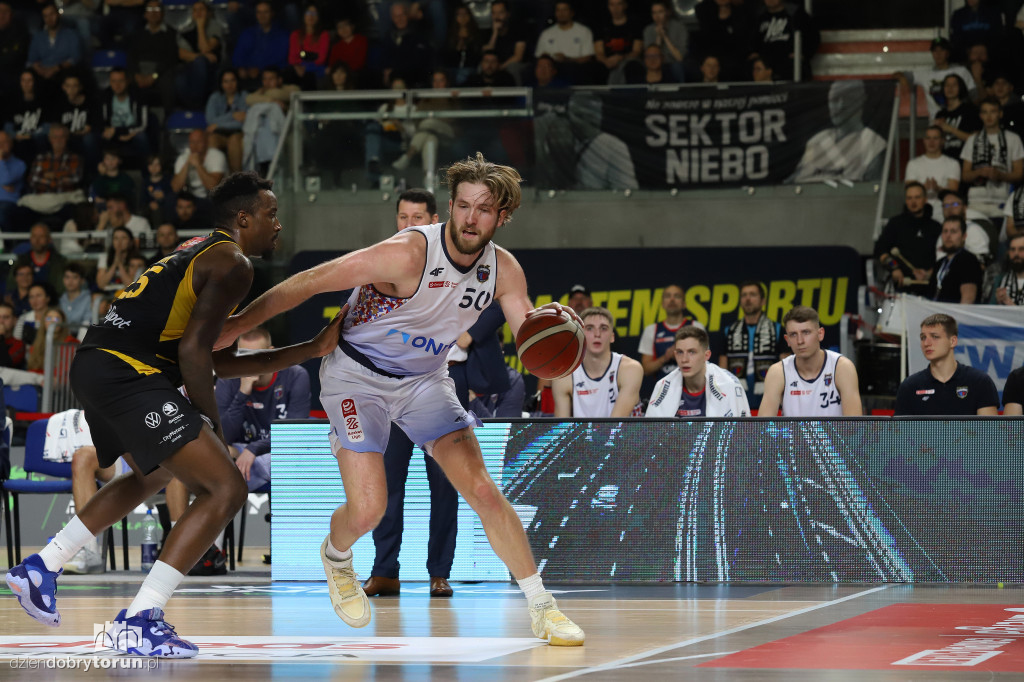 Twarde Pierniki Toruń 79 : 81 Trefl Sopot