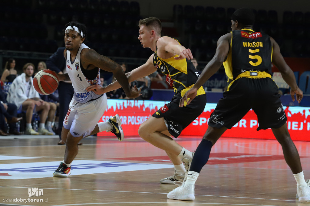 Twarde Pierniki Toruń 79 : 81 Trefl Sopot